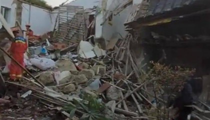福建一民宅倒塌7人被埋，亲历者：房龄已超60年