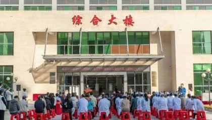 广东梅州一公立医院欠薪背后：医疗收入下降近3成，全国43.87%同类医院出现亏损