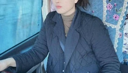 开重卡、拍视频、全网圈粉340万! 河北这位货车女司机又酷又飒
