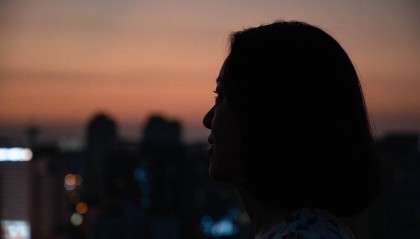 女儿帮妈妈写离婚协议 亲戚指责不孝