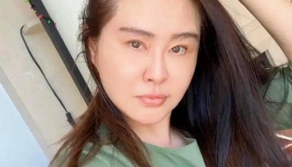 57岁王祖贤最新自拍照曝光！素颜出镜撩头发状态佳