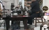 河南一男子参加喝酒挑战赛，26分钟喝完15斤啤酒进ICU，获5000元奖金；商家拒付3万余元医药费，男子报警后未被立案