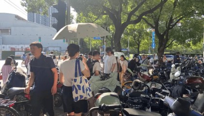 上海市民崩溃：被5000多辆车团团围住！一出地铁站就是密密麻麻一堆？多方回应来了