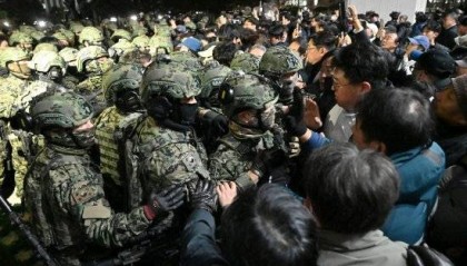 韩国紧急戒严追踪：军管司令部发布一号令 韩军无视国会决议