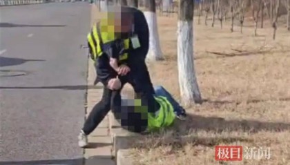 一驾考安全员将学员按在地上击打？考场回应→