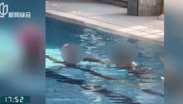 “女儿游泳课后情绪大变”，妈妈崩溃哭诉，视频拍下全程