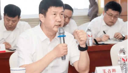 衡水老白干“危局”：百元酒崩盘、大本营河北市场失守，新帅王占刚密集调研“救火”，高管表现出了减持倾向