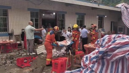 连线墙体倒塌的长宁升学宴主办方家属：当时宾客落座还没上菜