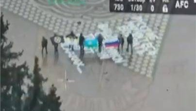 俄军在库尔斯克苏贾市中心升起俄罗斯国旗