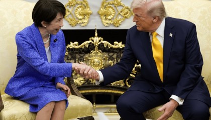 高市早苗本想“联美制华”， 特朗普却当面揭开多年前旧伤疤，珍珠港这笔账还在！