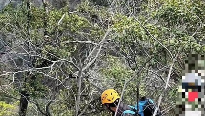 户外达人“深谷”坠崖身亡，当地救援队：系徒步探路事故