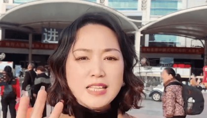 岳阳女子疑找到30年前为其在广州买火车票的陌生人：激动又感动，在确认细节