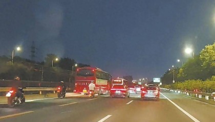 正在严查！京通快速路，半小时18辆摩托车违法行驶
