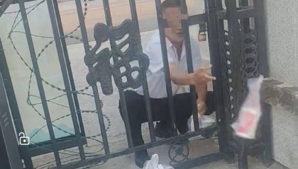 河北石家庄一学校工作人员扔学生外卖?教育局:正调查核实