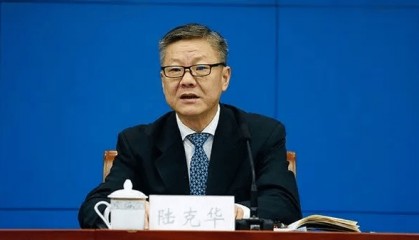 搞“低级红”“高级黑”，结交政治骗子，重庆市委政法委原书记陆克华被“双开”
