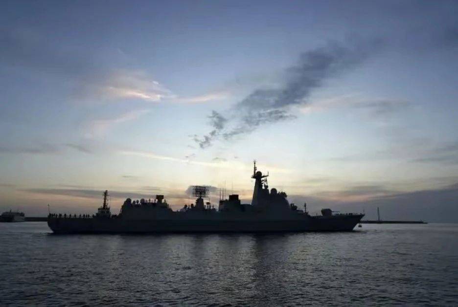 强闯台海还不够，英国摊牌，南海台海都要管！一下给我们扣了三宗罪