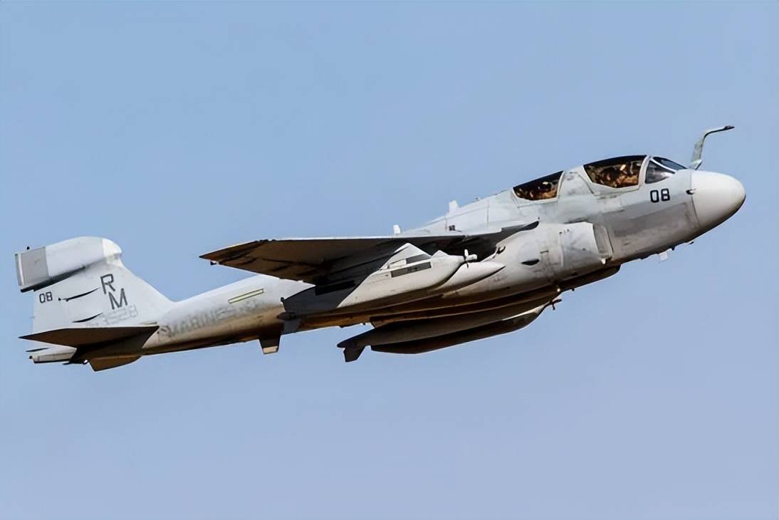 近日曝光！中国用一辆吉普车虚拟10万吨航母，南海戏耍美军侦察机