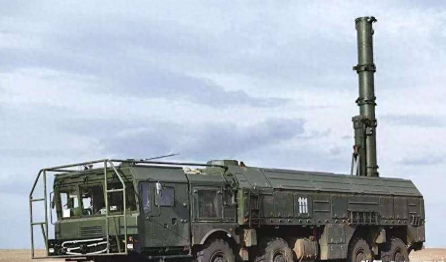 俄军发射13枚“全球禁止”导弹突袭乌克兰,核打击前最后警告,80万北约兵蓄势待发