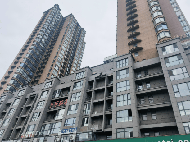 河南一开发商变卖男子34套房产：自称出于“善意考虑”，假公证书顺利通过三层审核