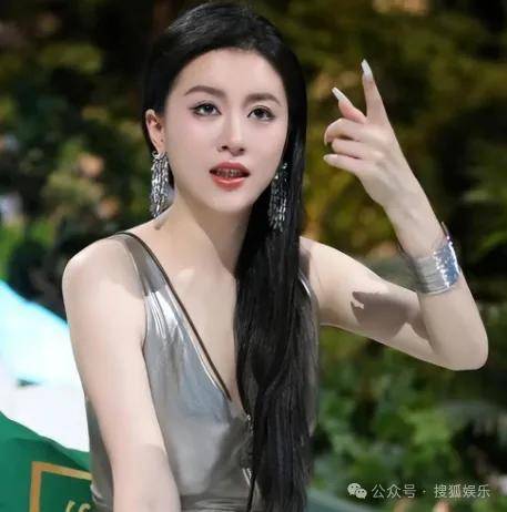 官宣与年下弟弟的新恋情！姐姐离婚后审美火速升级了？！