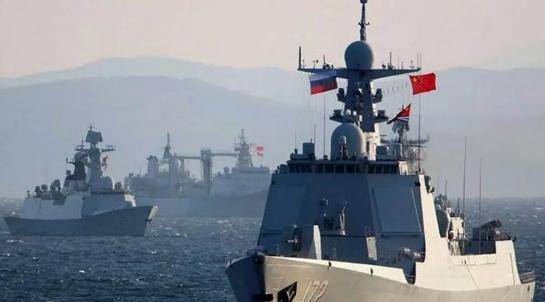 美日没想到：解放军和中国海警“锁台”之际，普京打出最意外一拳