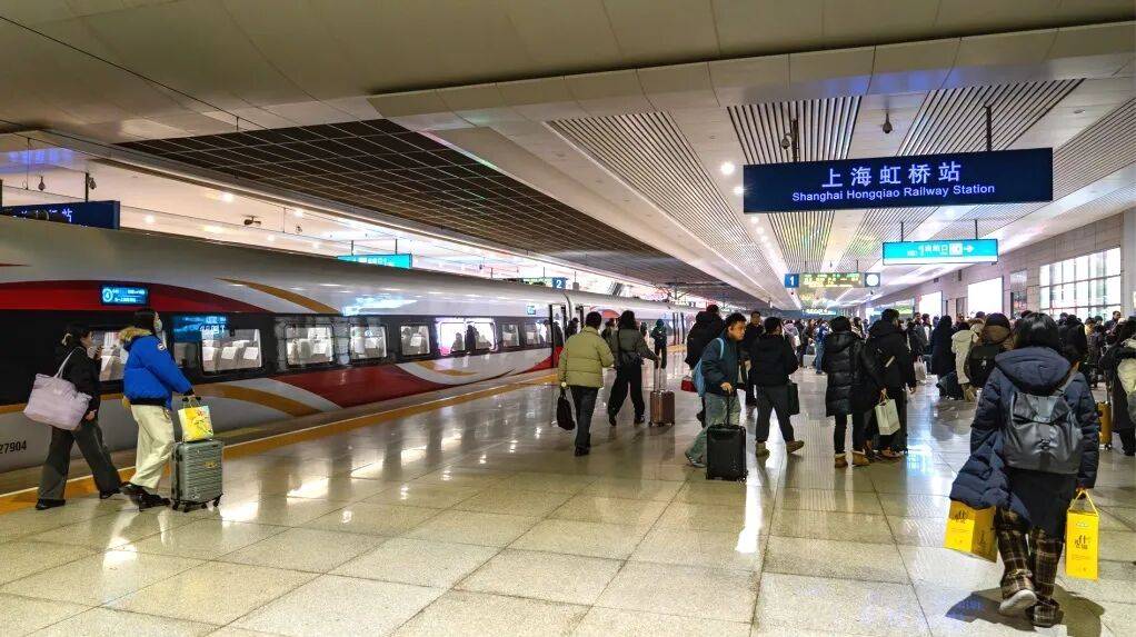 全程1318公里，中间只停一站！探访京沪间最快列车
