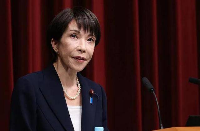 日本物价全线失控，这回高市早苗扛不住了，开启了“割肉救命”之路！