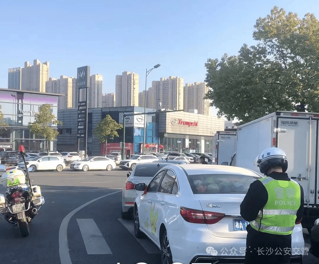 “我就停几分钟”也不行！交警提醒：这9种“随手停”通通算违停