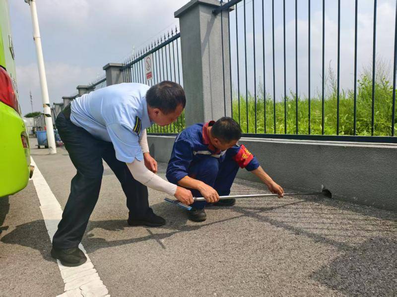 今日晚高峰及明后天全天，北京临时开放公交专用车道供社会车辆通行