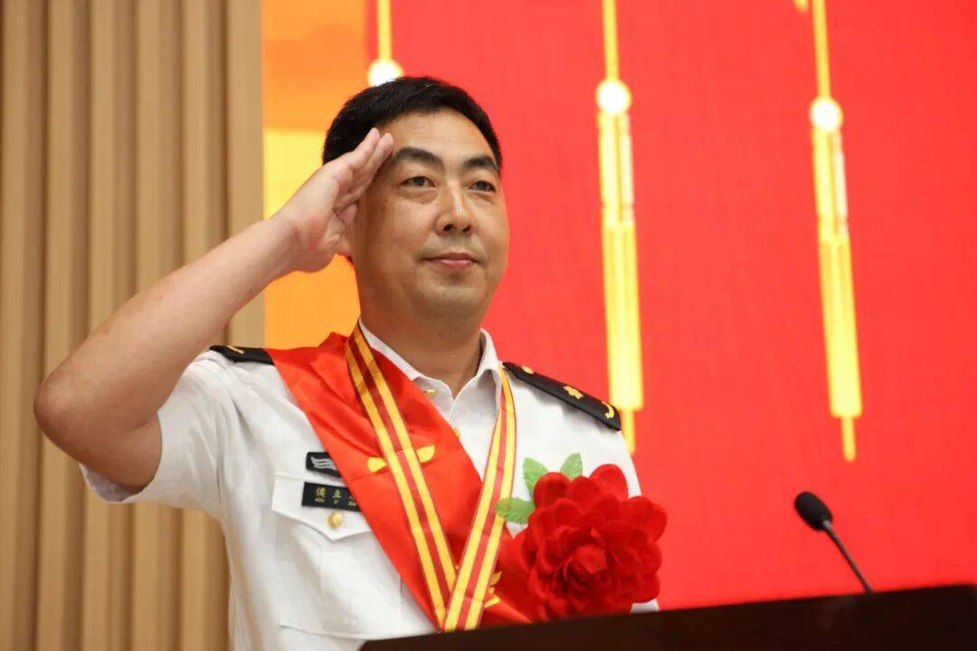 捧着颅骨标本做研究，这位军事医学专家曾荣立一等功！