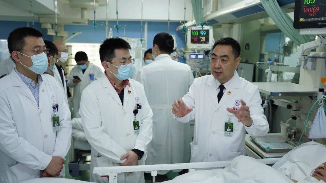 捧着颅骨标本做研究，这位军事医学专家曾荣立一等功！