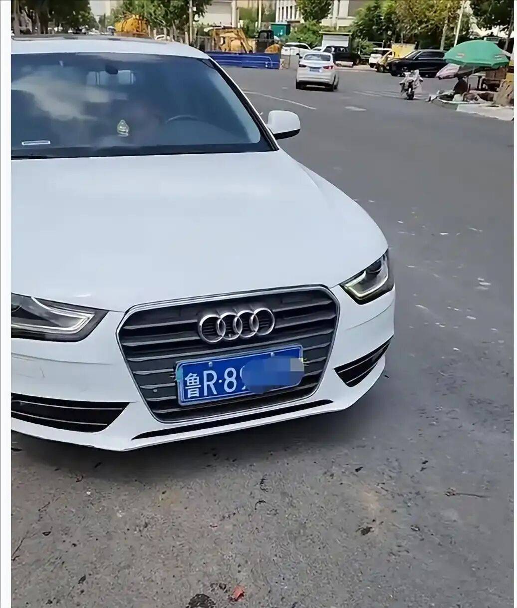 山东菏泽一白色奥迪前后车牌咋不一致?被发现后女司机将前车牌扔进驾驶室;当地交警:已采取措施,将公示处置结果