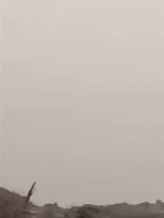 胡塞武装杀疯了！昔日“拖鞋军”狂刷精确制导战绩，一发导弹灰飞烟灭！有高人指点？