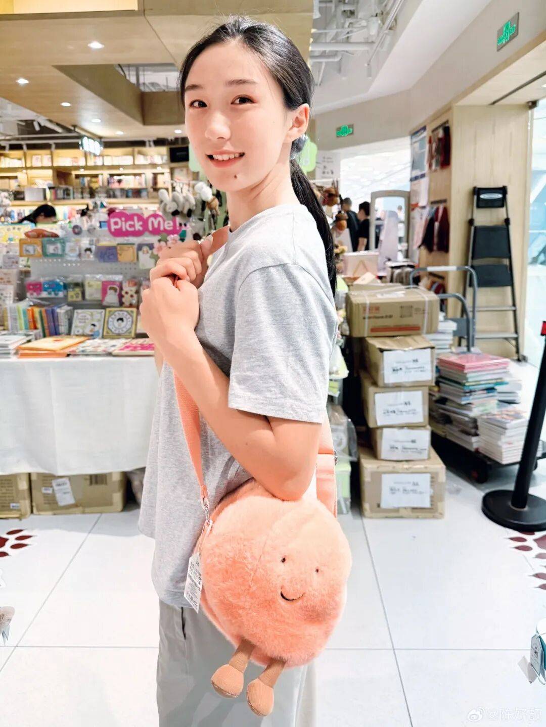 刚拿下亚运冠军的“小孩姐”，归来还是高三生